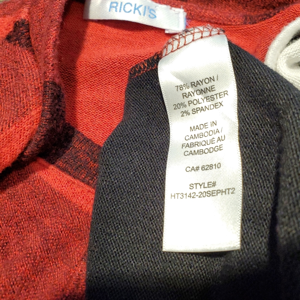 Rickis Red and Black Plaid V-Neck Sweater 1x - Picture 10 of 13